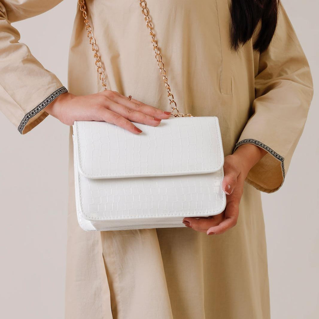 Woman's white pu leather crossboby bag